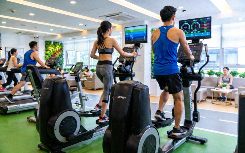 健身中心运营场景 - 会员使用智能健身设备进行锻炼